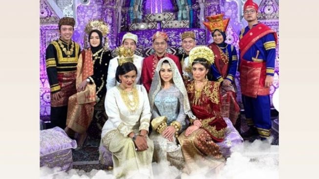 Ini yang Dilakukan Nikita Willy Saat Gelar Malam Bainai Jelang Nikah