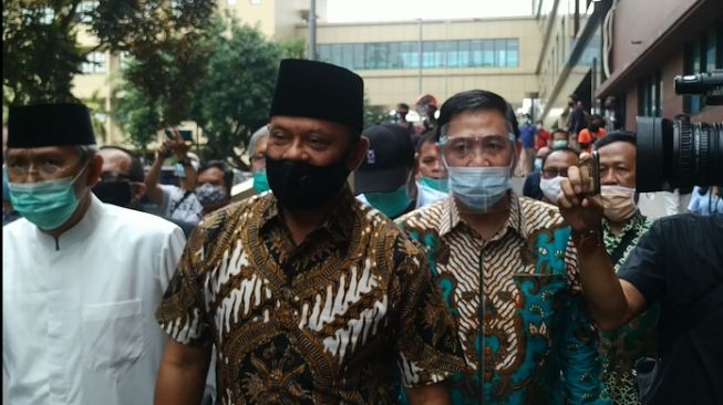 Gatot Nurmantyo with US officials while in the Criminal Investigation Building of the National Police.  (Suara.com/M Yasir)