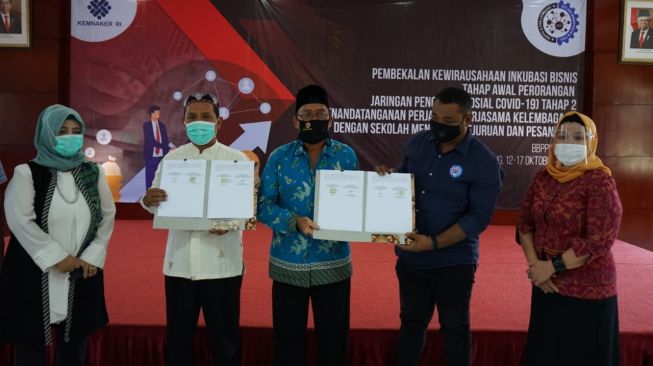 RUU Cipta Kerja Dinilai akan Membuat Pengangguran dan Kemiskinan Teratasi