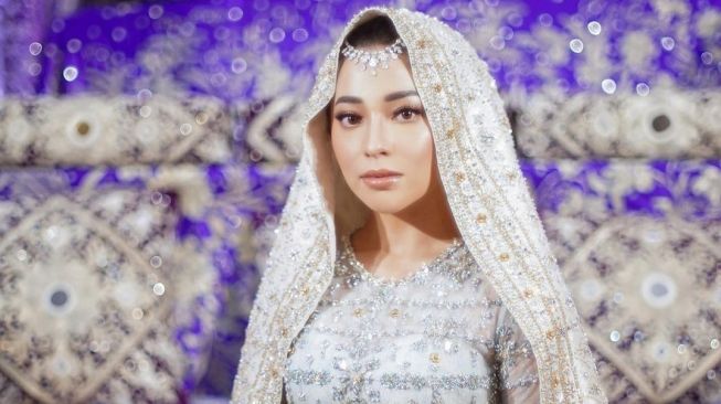 Penampilan cantik Nikita Willy di acara Malam Bainai. [Insagrram @thebridestory]