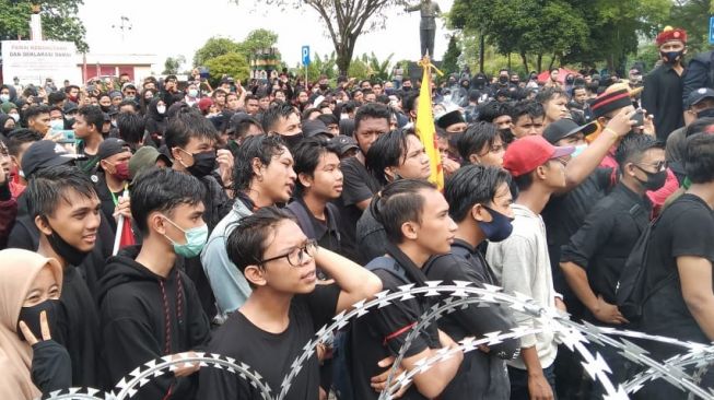 Enggan Tolak Omnibus Law, Ketua DPRD Kalteng ke Mahasiswa: Saya Bawa Aspirasi Kalian ke Jakarta