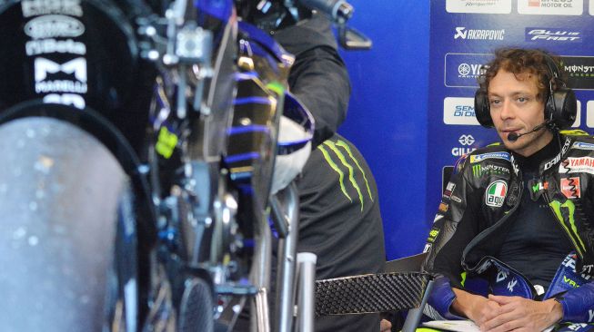 Dalam file foto yang diambil pada 16 Juli 2020 ini, pebalap Monster Energy Yamaha Italia, Valentino Rossi menghadiri konferensi pers di arena pacuan kuda Jerez di Jerez de la Frontera menjelang Grand Prix Spanyol. [Foto/AFP]