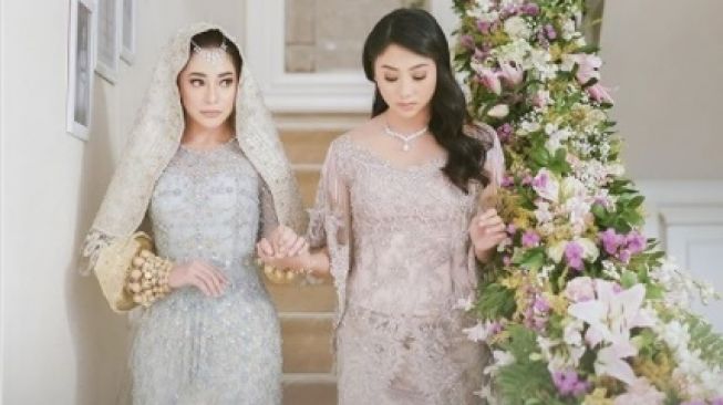 Malam Bainai Nikita Willy. (Instagram/@thebridestory)