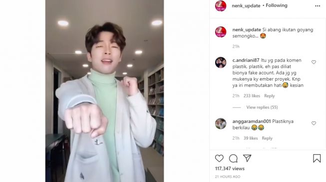 Video pria diduga asal Korea Selatan Goyang TikTok lagu Bunga. - (Instagram/@nenk_update)
