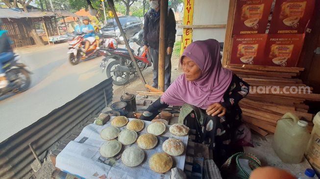 Penjual sorabi atau serabi (Suara.com/Sofyan Hadi)