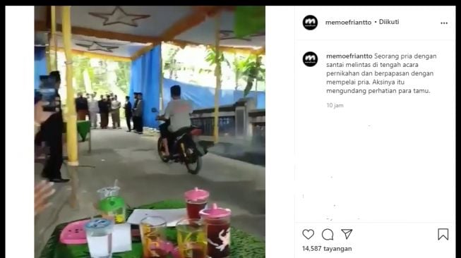 Kelewat Santai, Viral Video Pengendara Motor Terobos Tenda Pernikahan