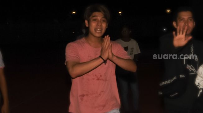 Rizky Billar ketika ditemui usai berolahraga di Stadion Madya Gelora Bung Karno, Senayan, Jakarta Selatan, Sabtu (17/10). [Suara.com/Alfian Winanto]