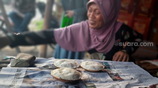 Penjual sorabi atau serabi (Suara.com/Sofyan Hadi)