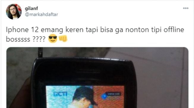 Lebih Canggih dari Iphone 12, Pemuda Ini Pamer Hp Bisa Nonton Tv Offline