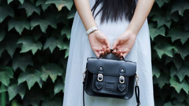 Cara Membedakan Tas Branded Asli dengan yang KW