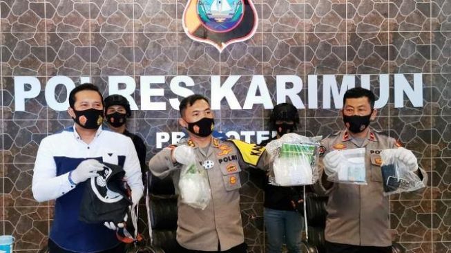 Black Ditangkap Bawa Tas Hitam dari Malaysia ke Karimun, Isinya Mengejutkan