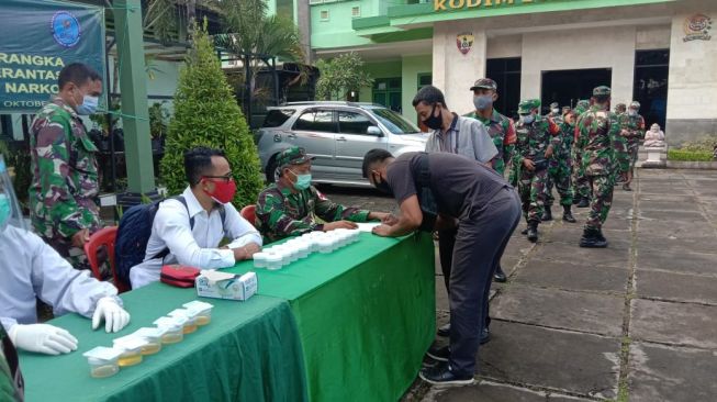 Kodim Gianyar Gelar Tes Urine Cegah Penyalahgunaan Narkoba