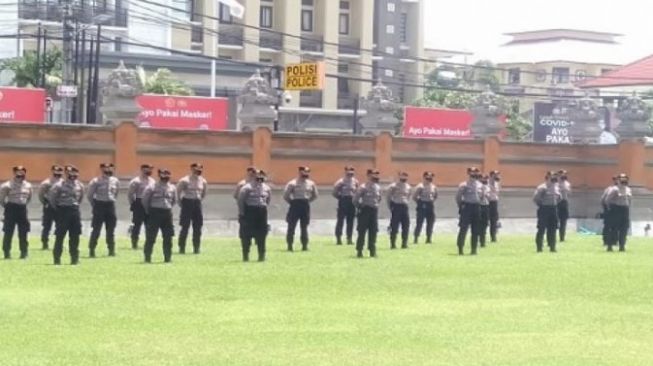 Polda Bali kirim 100 personel BKO ke Jakarta, antisipasi demo tolak UU Cipta Kerja. (dok.Beritabali.com/ist)