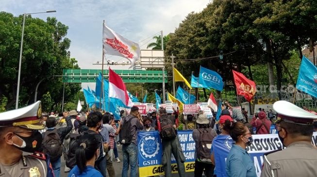 Demo Besar, Massa Penolak UU Ciptaker Gelorakan Reforma Agraria Sejati