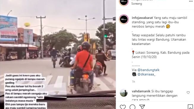 Atraksi Freestyle di Jalan, Dua Pengendara Supermoto Diseruduk Emak-emak