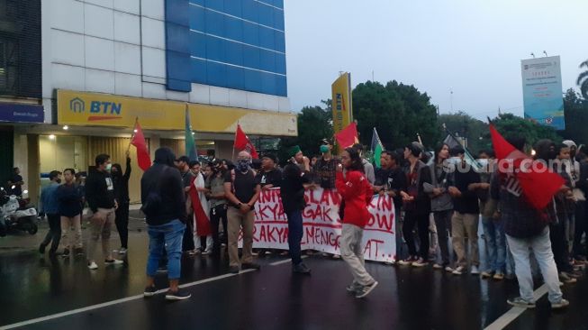 PM Jepang Masuk Istana Bogor, Mahasiswa Bobol Kawat Berduri Kembali Demo