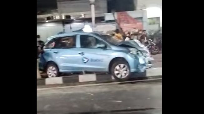 Viral Kecelakaan Beruntun di Jalan Bikin Geger, Puluhan Taksi Saling Sundul