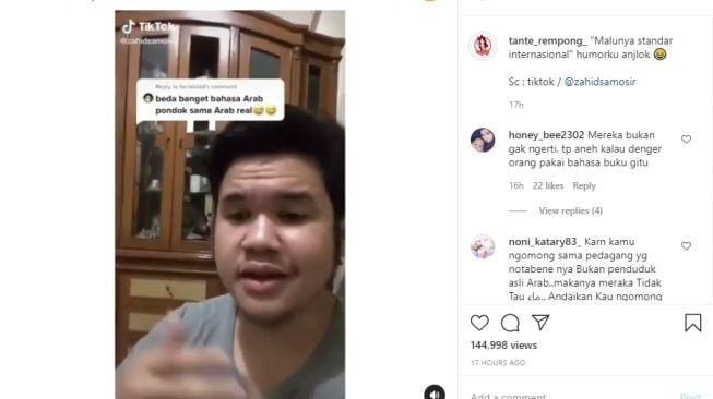 Video remaja praktikkan bahasa Arab ditertawakan seisi restoran. - (Instagram/@tante_rempong_)