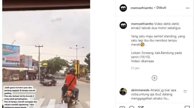 Emak-emak nabrak motor yang sedang atraksi. (Instagram/@memoefriantto)