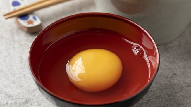 Tamago kake gohan, hidangan telur mentah di Jepang. (Dok. Envato Elements)