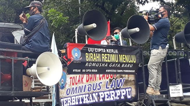 Buruh Kepung Istana: UU Cipta Kerja, Rezim Hadirkan Romusha Gaya Baru