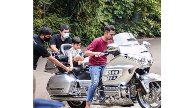 Raffi Ahmad Dorong Moge Boncengin Rafathar, Siap Gabung Prediksi?