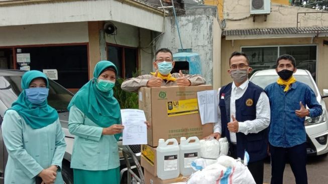 Direktorat Pengabdian dan Pengabdian Masyarakat UI menyalurkan bantuan ke RSUD Abepura, Jayapura, sejumlah RS di Kota Depok, dan Jakarta. (Dok : UI)