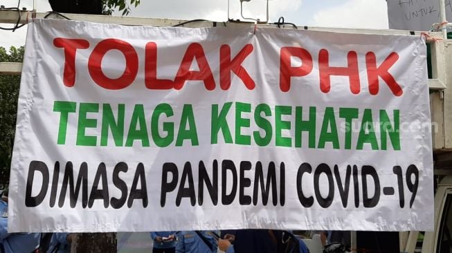 PHK Sepihak di Tengah Pandemi, Karyawan Ambulans DKI Geruduk Kantor Anies