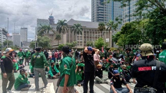 Massa Buruh Meluber di Dekat Istana, Polisi: Selamat Datang, Bantu Kami