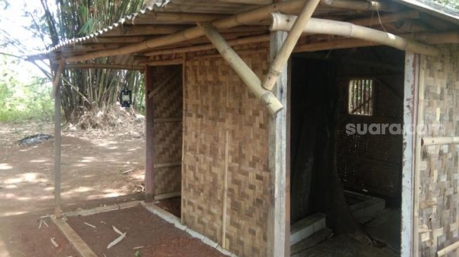 Makam keramat lokasi penemuan bayi di Tangerang, Kamis (22/10/2020) [Suara.com/Ridsha]