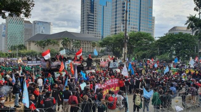 Ada Aksi Buruh di Patung Kuda, Lalin Bundaran HI Arah Thamrin Ditutup