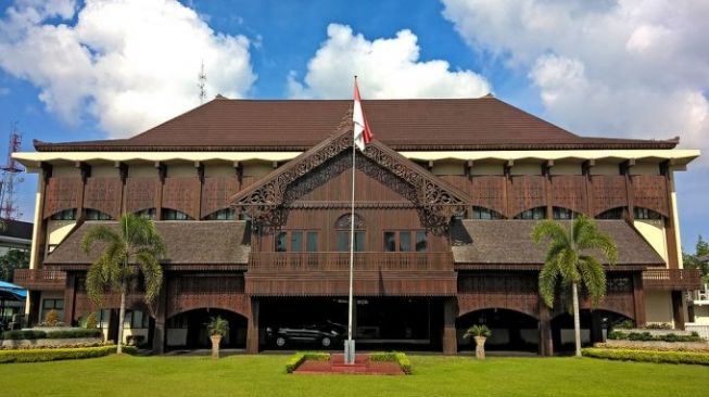Relaksasi Sektor Usaha di Era Normal Baru