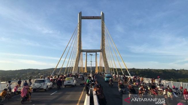 Asyik! Jembatan Teluk Kendari Boleh Jadi Tempat Piknik Sebelum Beroperasi