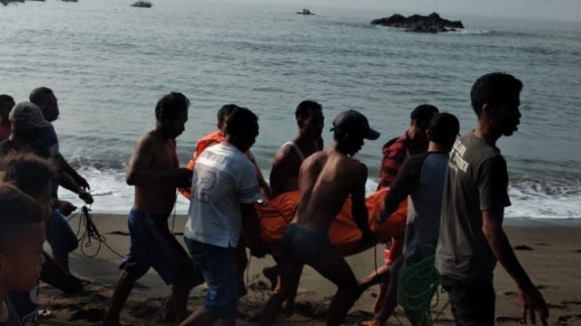 Menyelam Cari Ikan, Seorang Pria Tenggelam di Pantai Minajaya Sukabumi