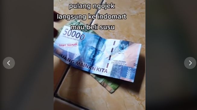 Konsumen Tega! Ojol Baru Penglaris Malah Dibayar Pakai Uang Mainan