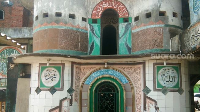 Pesona Masjid Pintu Seribu Tangerang: Motif 999 dan Labirin Pengingat Mati