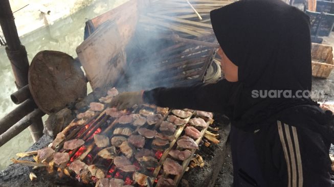 Bukan Cuma Sate Kambing Muda, di Tegal Juga Bisa Nikmati Ikan Asap