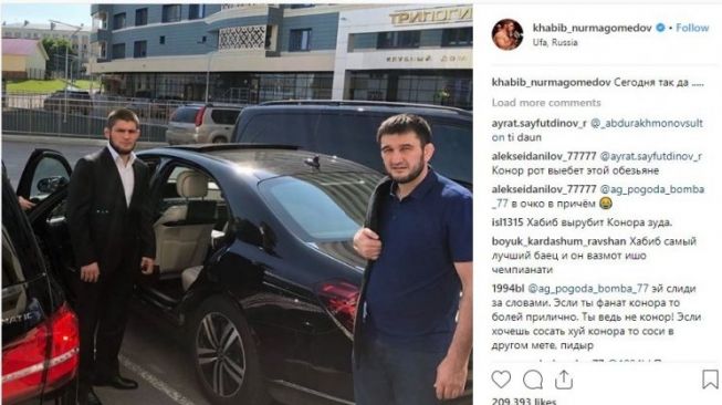 Sepertinya ia akan bersiap menuju ke tujuan dengan naik Mercedes-Benz (Instagram)