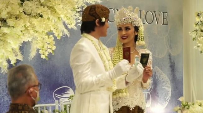 Kevin Aprilio resmi menikah dengan Vicy Melanie [Suara.com/Yuliani]