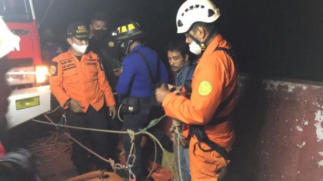 Diduga Asyik Selfie, Seorang Warga Dilaporkan Jatuh dari Flyover Kelok 9