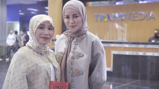 Olla Ramlan bersama Fatimah Az Zahra [dokumentasi pribadi]