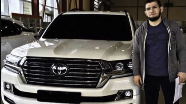 Toyota Land Cruiser J200 Khabib Nurmagomedov (Carbuzz)