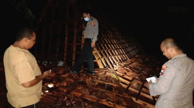 1 Rumah di Karangrayung Grobogan Roboh Diterjang Angin