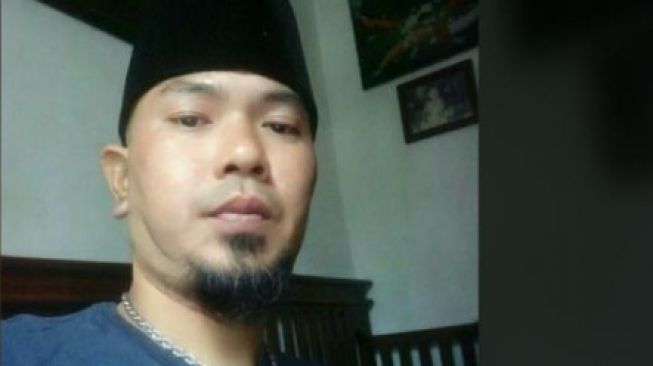 Cowok mirip Ahmad Dhani, Choky S Butar Butar [Facebook/ChokySButarButar]