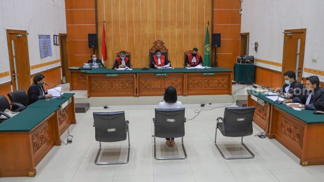 Suasana jalannya sidang kasus dugaan penyalahgunaan dan kepemilikan narkotika dengan terdakwa Vanessa Angel di Pengadilan Negeri Jakarta Barat, Senin (26/10). [Suara.com/Alfian Winanto]