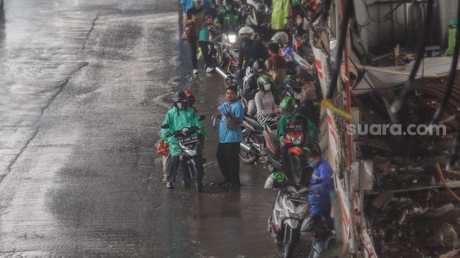 Prakiraan Cuaca Jakarta Jumat 28 Januari: Siang Sebagian Wilayah DKI Hujan Ringan