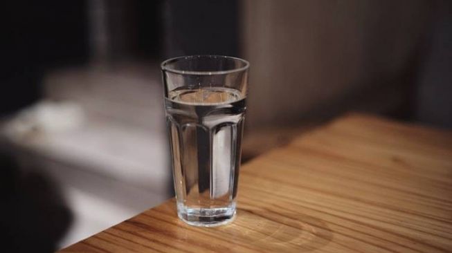 Langkah Mudah Cek Kualitas Air Minum di Rumah yang Dikonsumsi Setiap Hari 