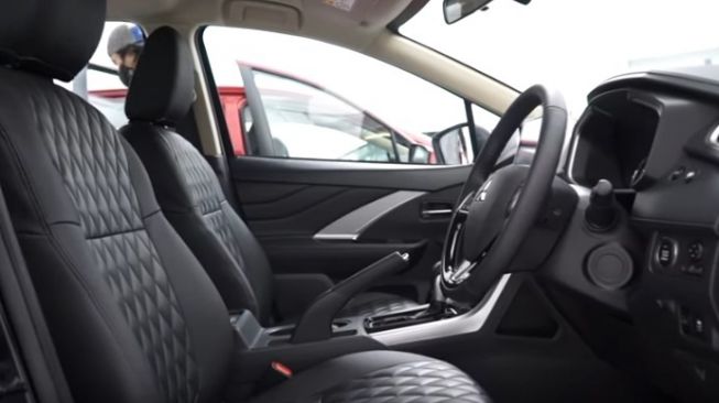 Interior Mitsubishi Xpander Malaysia [YouTube Paul Tan's Automotive News].