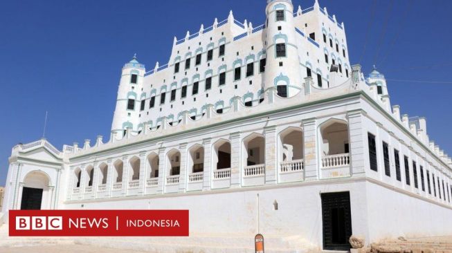 Istana Bata Lumpur Seiyun Berwarna Putih Cerah di Hadramaut Terancam Rubuh