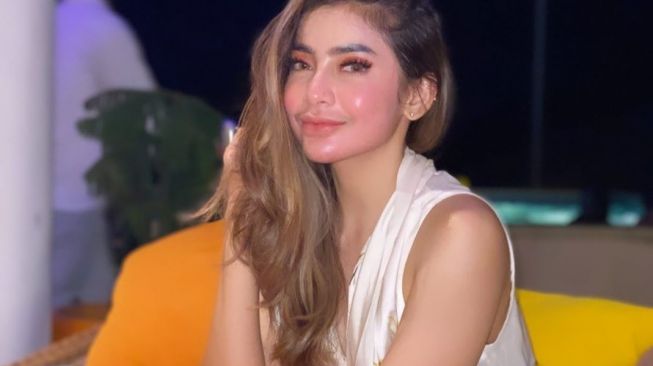 Kakak Sherel Thalib unggah foto berhijab, Taqy Malik ngaku sudah mimpi